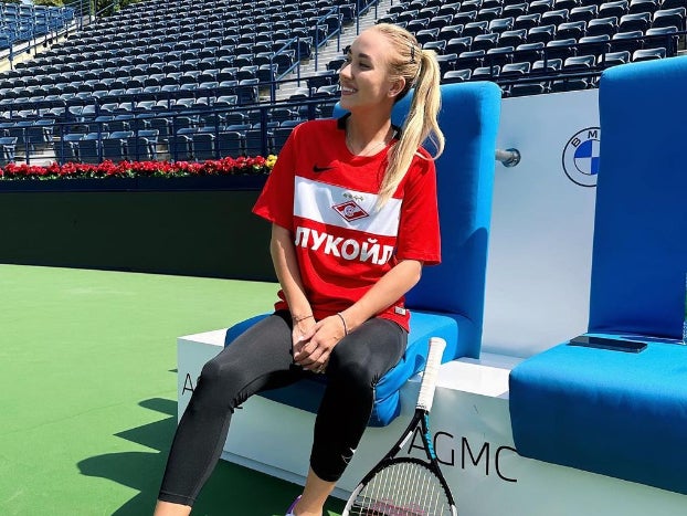 Anastasia Potapova wearing a Spartak Moscow shirt at Indian Wells