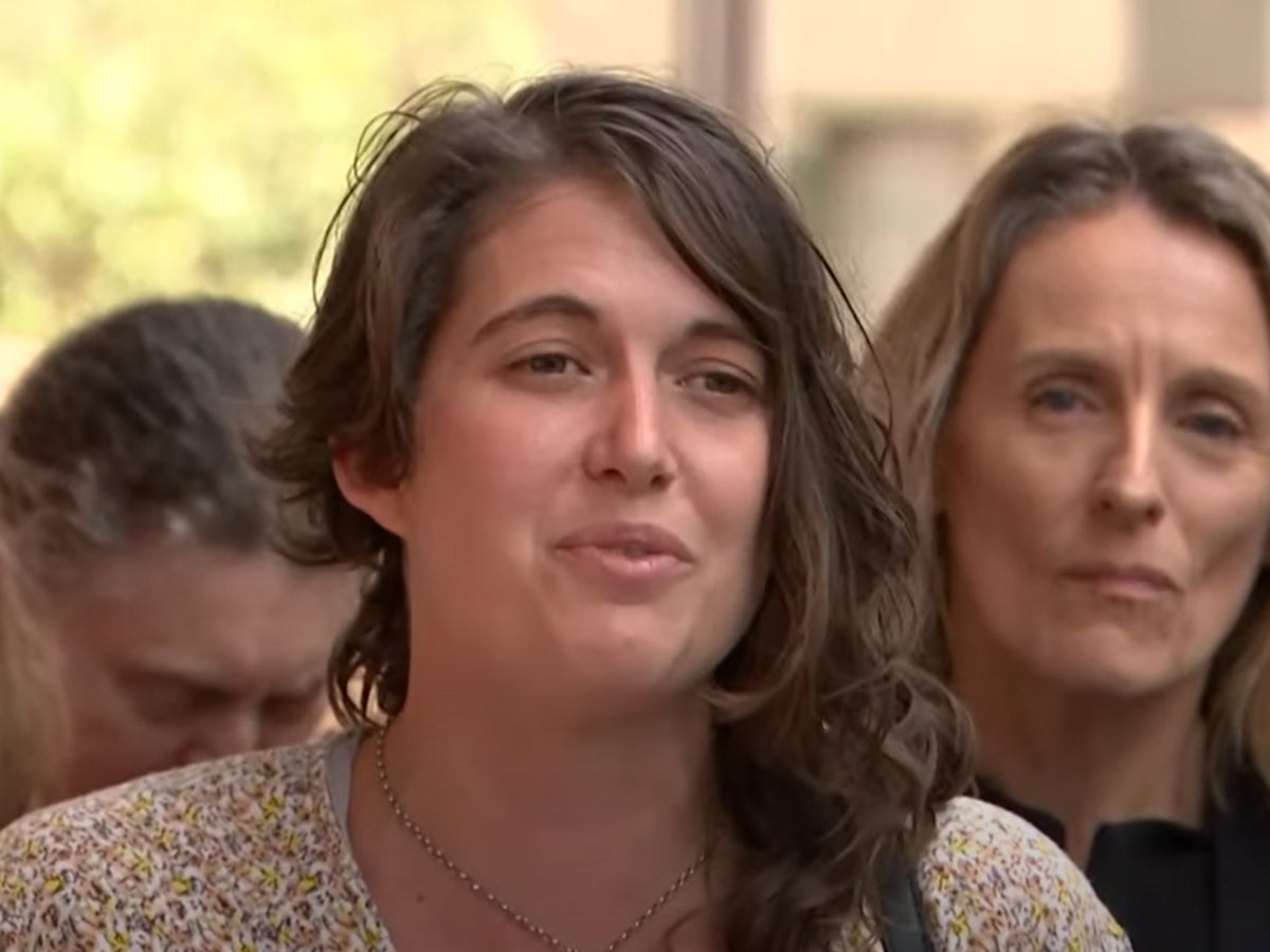 Avustralyalı iklim protestocusu Deanna 'Violet' Coco'nun 15 aylık cezası temyizde bozuldu