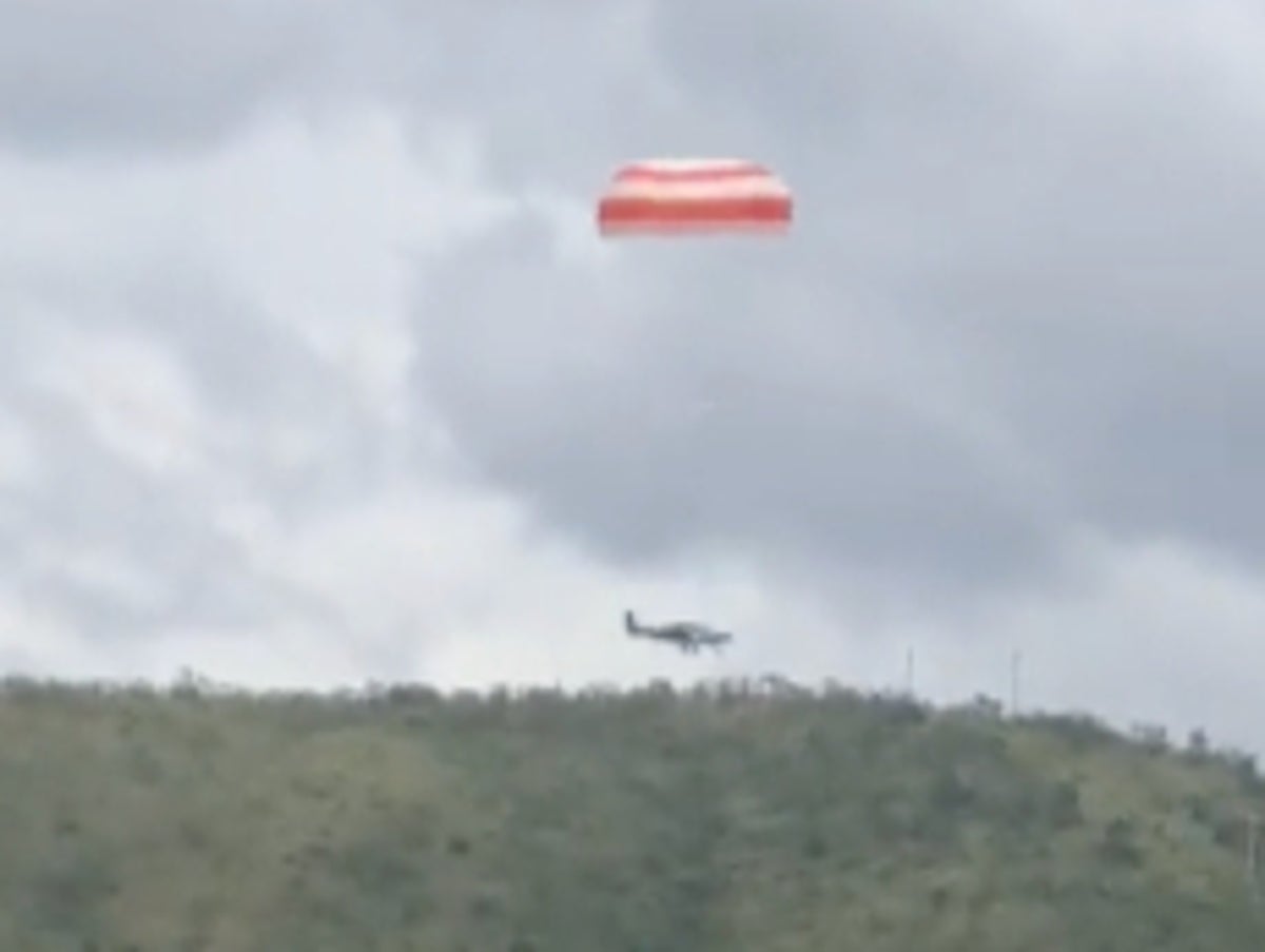 Brezilya'da yeni doğmuş bebeği taşıyan uçak motor arızası sonrası paraşütle güvenli iniş yaptı