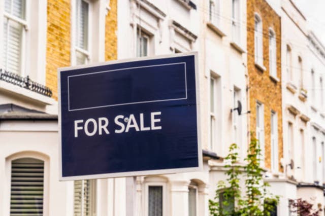 <p>The average price tag on a first-time buyer home hit a record high of £224,963 </p>