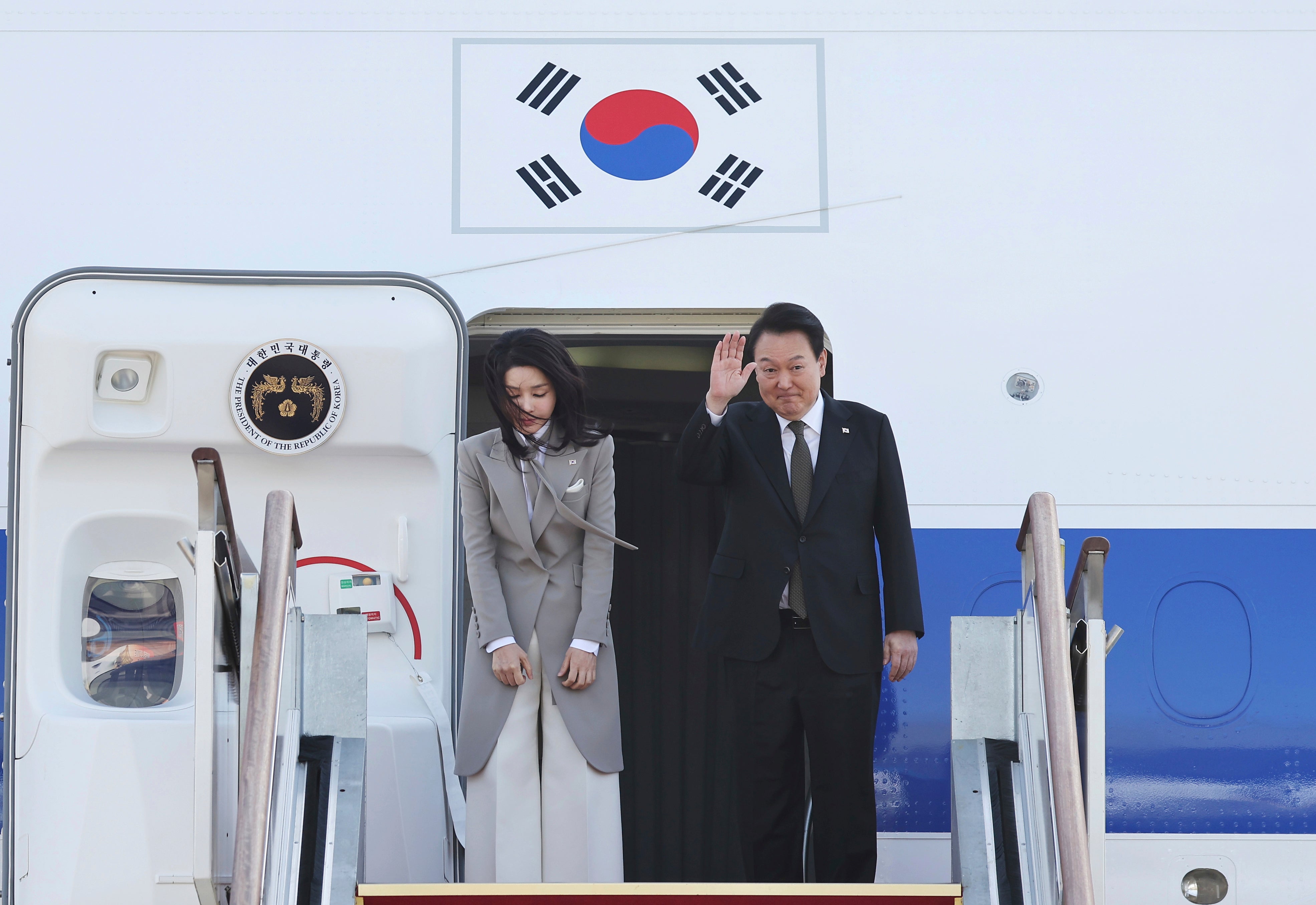 Japan, S. Korea To Mend Ties At Summit Amid Regional Threat | The ...