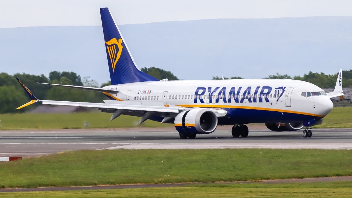 Ryanair trolls 5ft 7in passenger over height in savage tweet