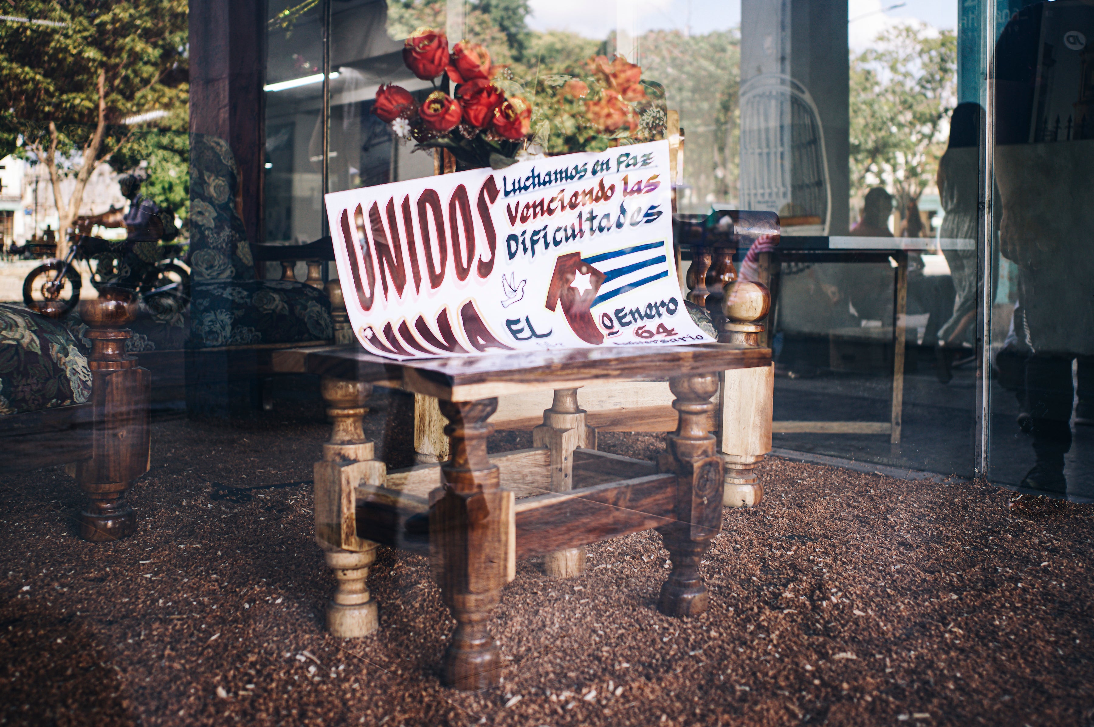 A shop display commemorating the Cuban revolution’s 64th anniversary reads: ‘United we fight in peace, overcoming all difficulties.’