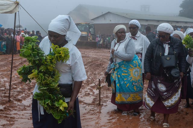 <p>A mass funeral procession for mudslide victims in Blantyre, Malawi</p>
