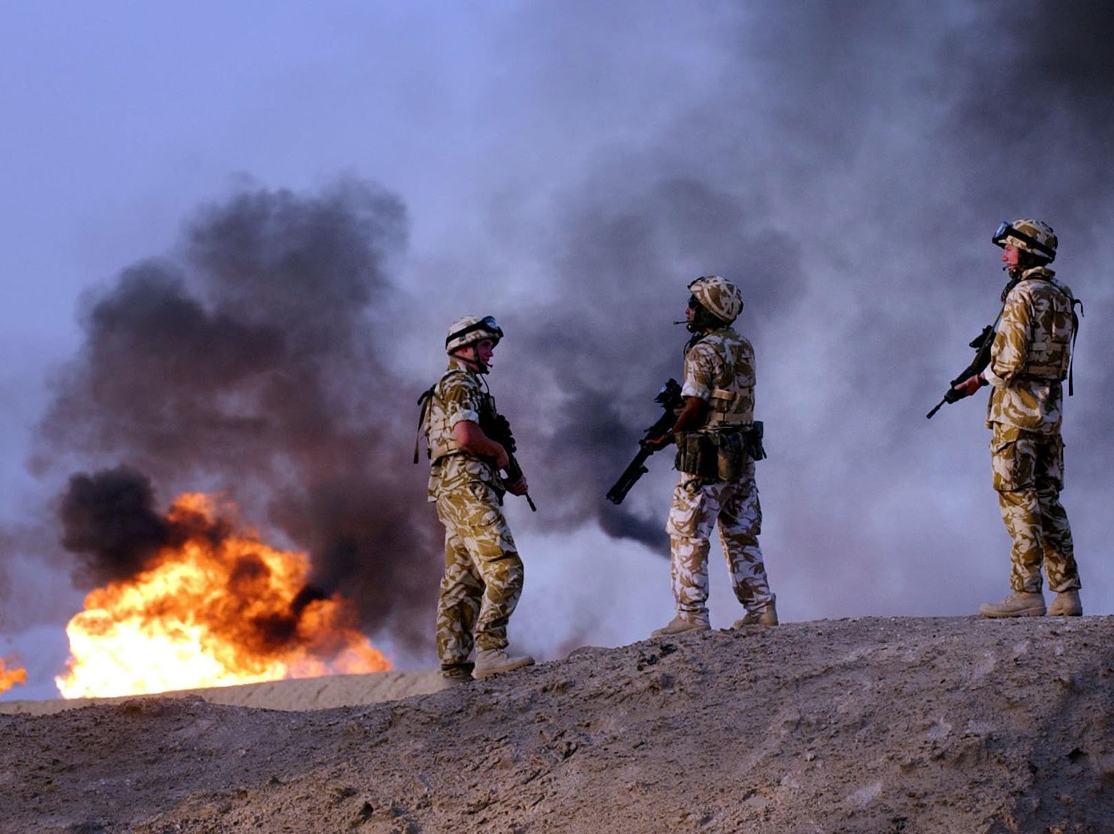 British troops from the 2nd Battalion Light Infantry carry out an evening patrol targeting oil smugglers at a plant in Rauallah, Southern Iraq