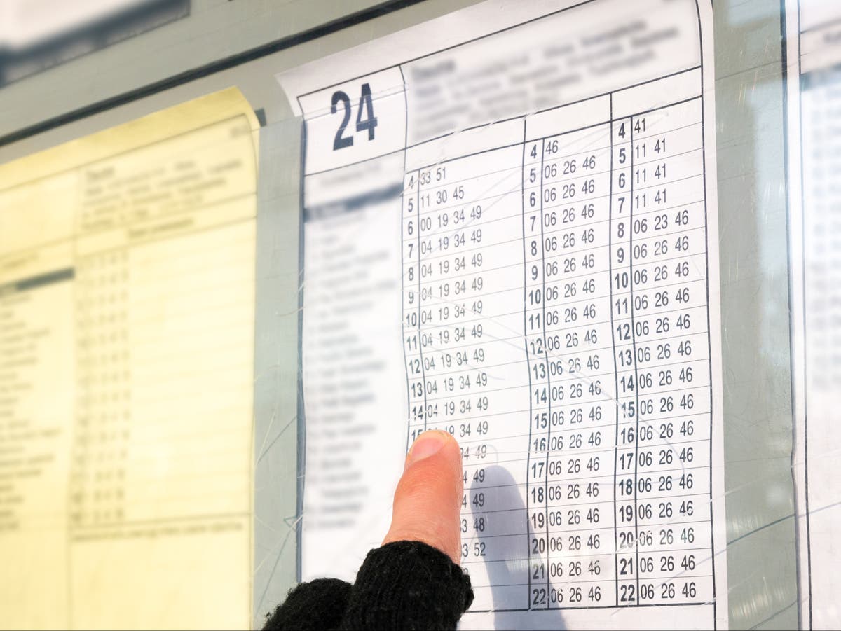 BBC journalist Nuala McGovern tracks down couple behind sweet bus stop proposal BBC journalist Nuala McGovern tracks down couple behind sweet bus stop proposal