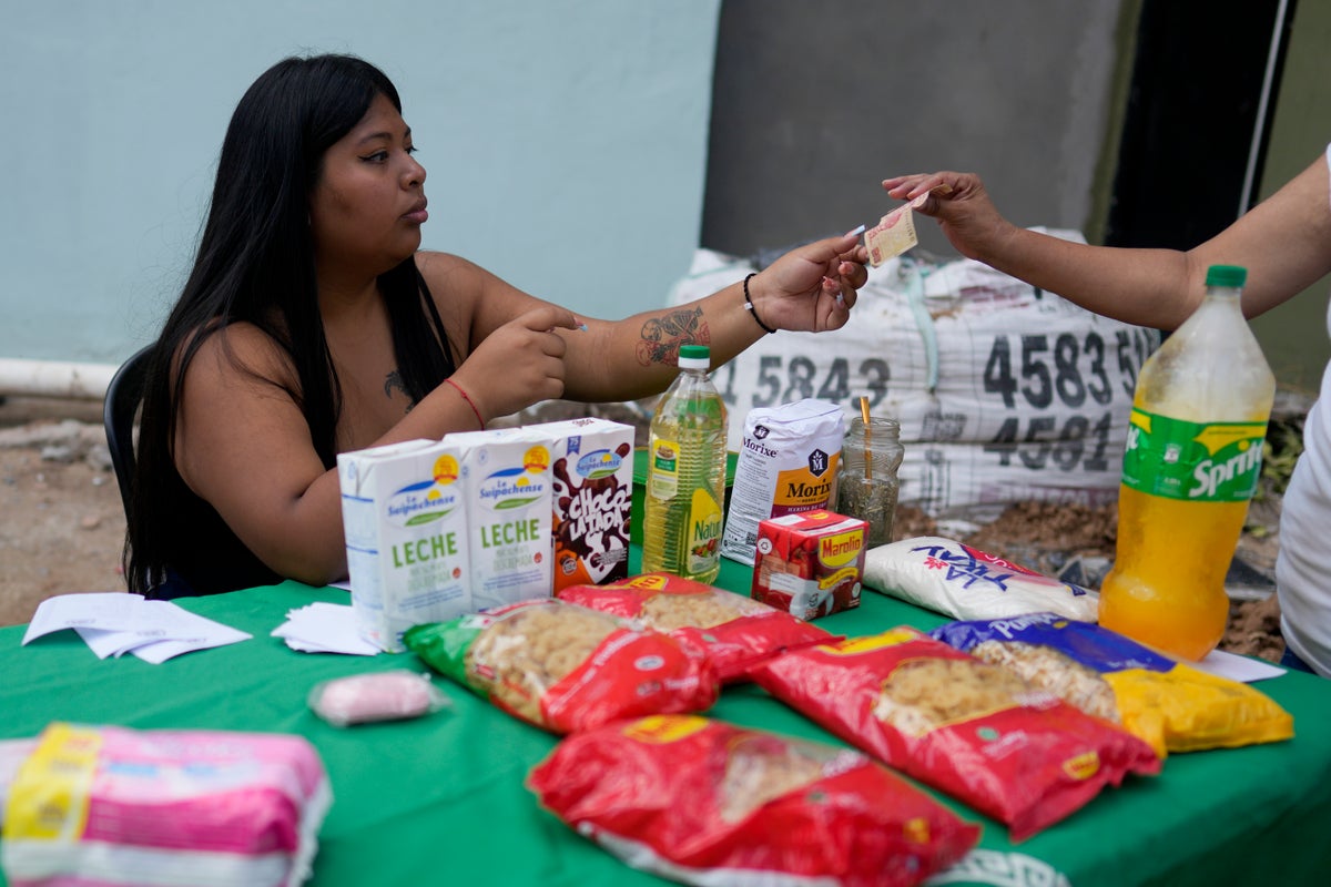 Argentines struggle to make ends meet amid 100% inflation