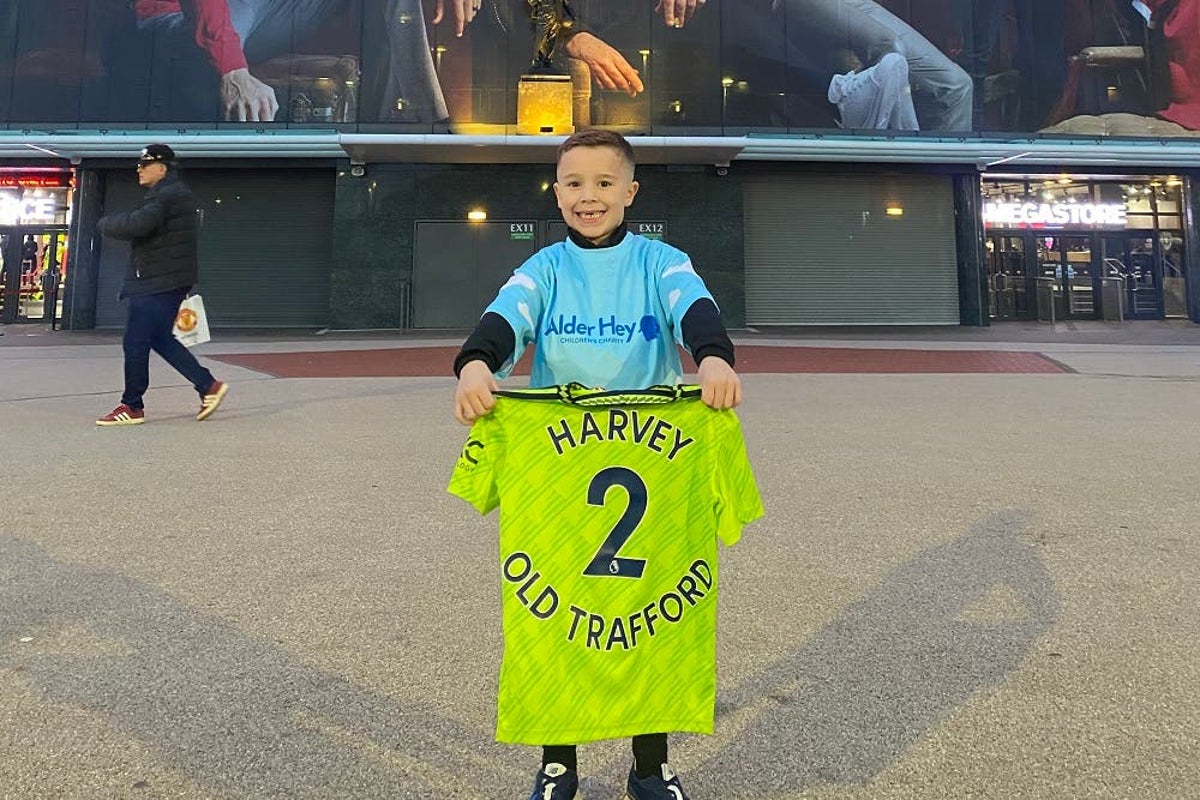 Harvey 2 Old Trafford: Boy, seven, takes on 40-mile walk for cousin with cancer