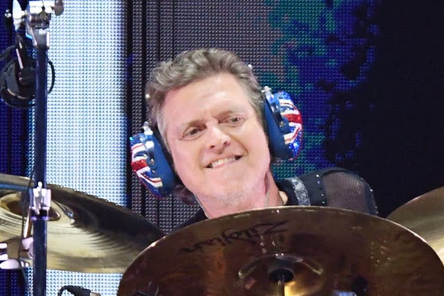 <p>Rick Allen had lost one of his arms after a car crash in December 1984 </p>