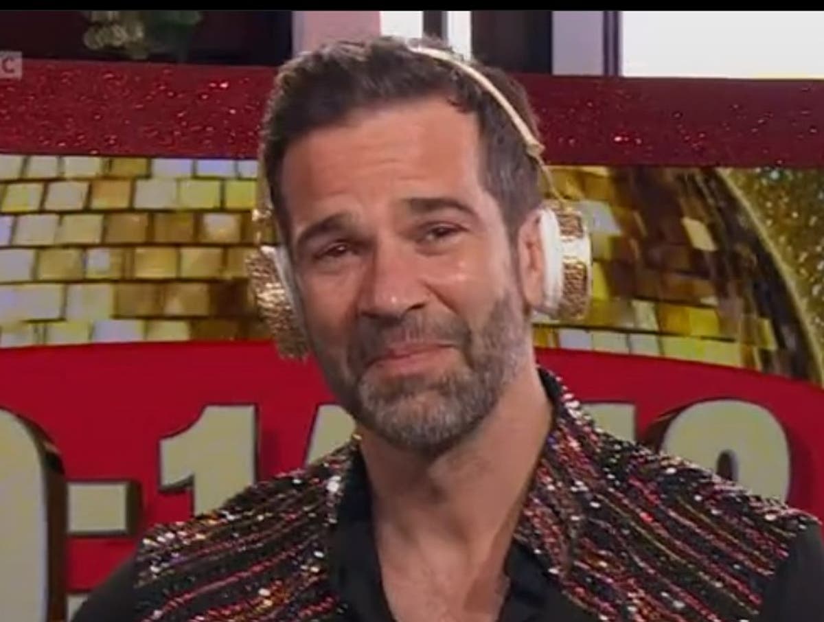 Gethin Jones weeps on live TV as he raises more than £900,000 for Comic Relief