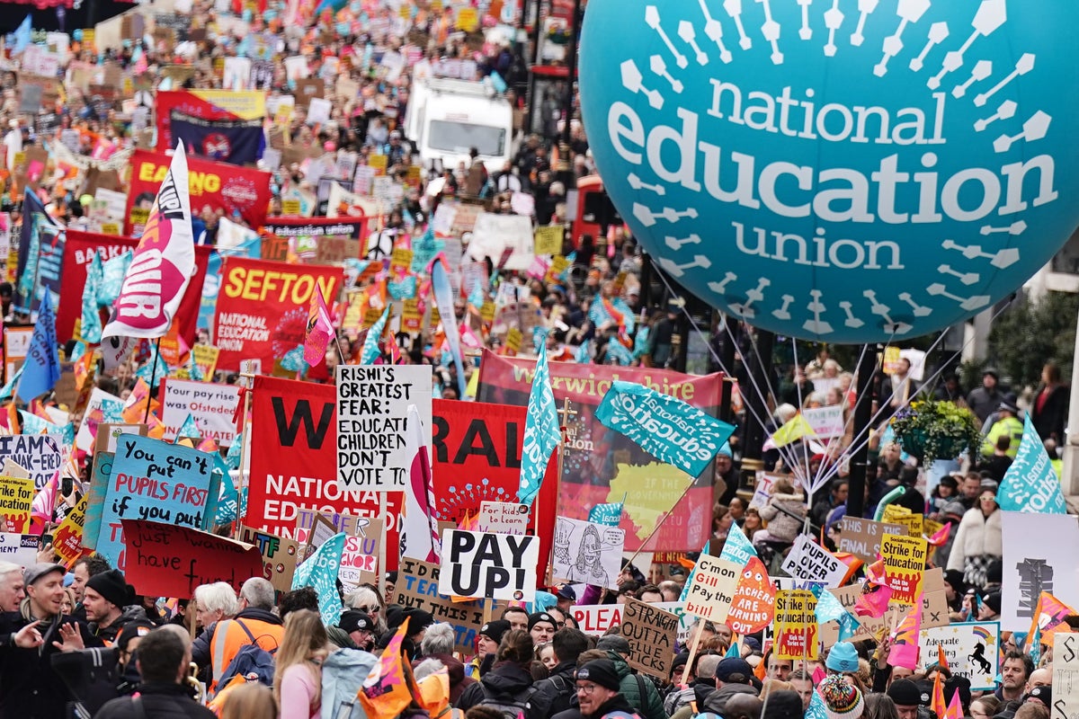 Government and education unions to hold ‘intensive talks’ after strikes