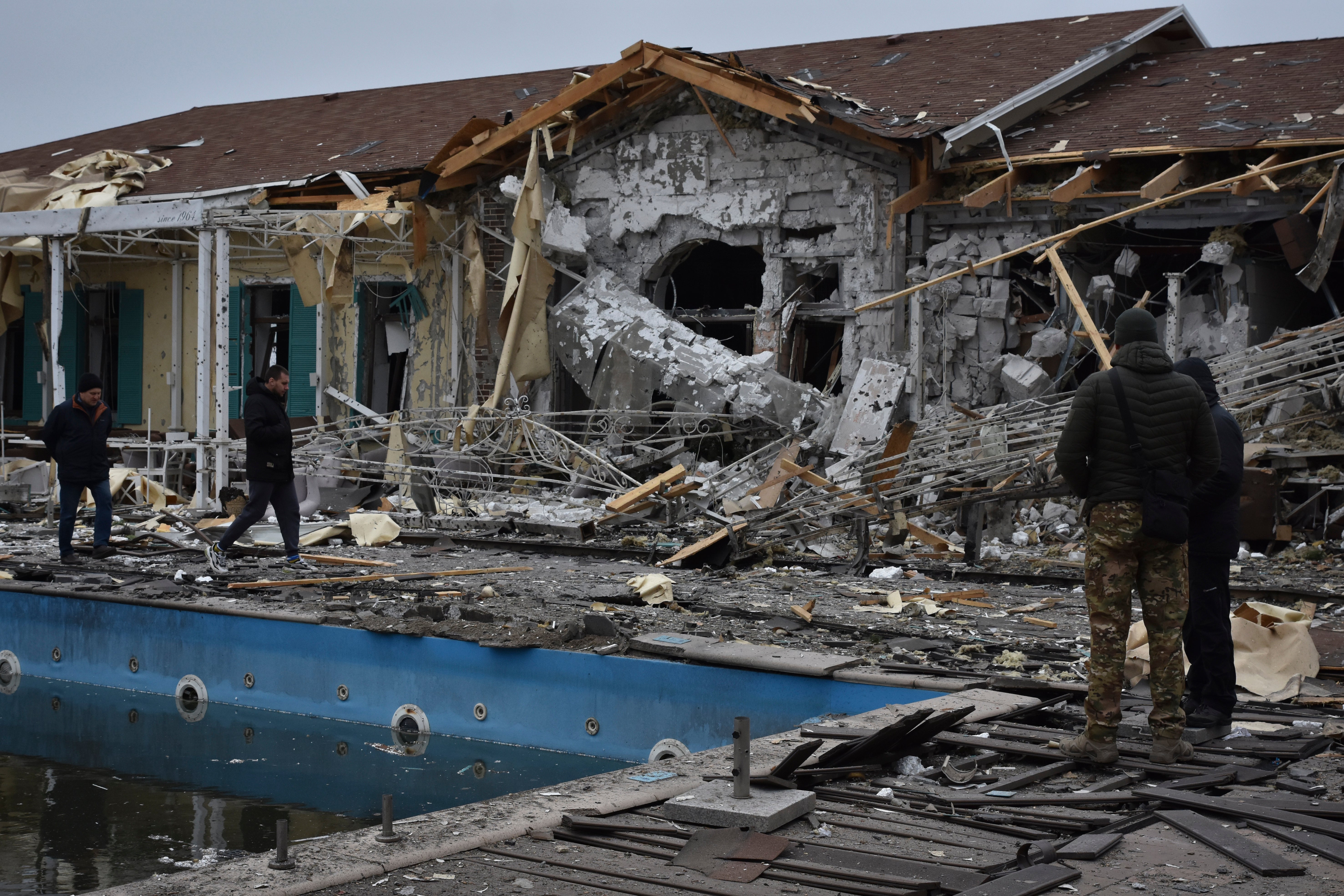 

<p>People inspect a damaged restaurant after Russian shelling hit in Zaporizhzhia, Ukraine on Saturday, 18 March</p>
<p>” height=”3938″ width=”5907″ layout=”responsive” class=”i-amphtml-layout-responsive i-amphtml-layout-size-defined” i-amphtml-layout=”responsive”><i-amphtml-sizer slot=