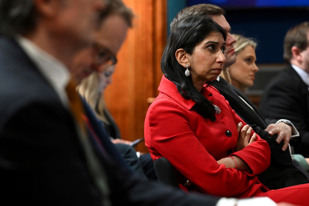 Pengacara Suella Braverman Menyatakan Kapal Kecil ‘Darurat’ dalam Upaya Mendorong Suaka