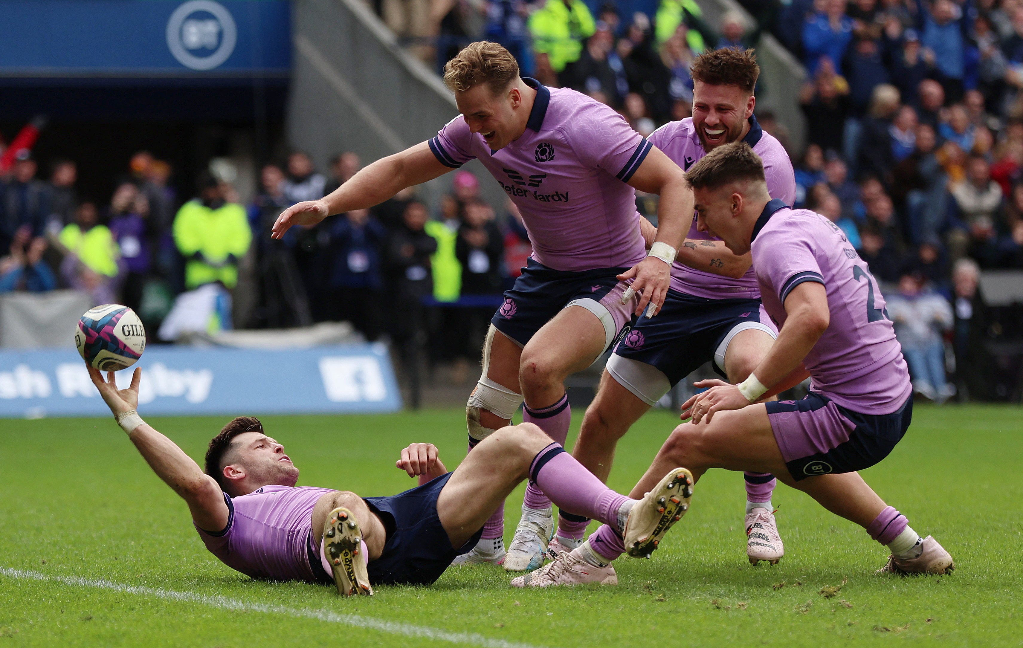 Scotland held on to defeat Italy at Murrayfield