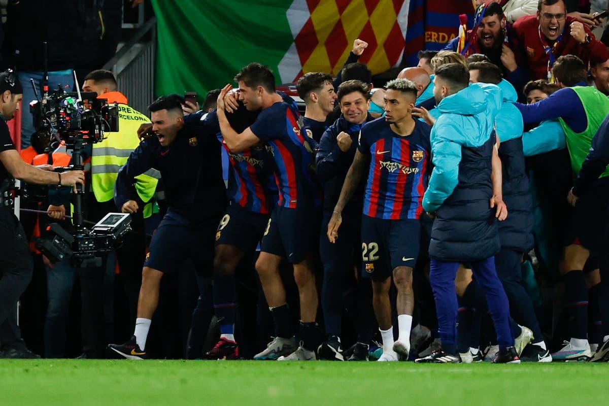 Barcelona take big step towards LaLiga title with dramatic win in El Clasico