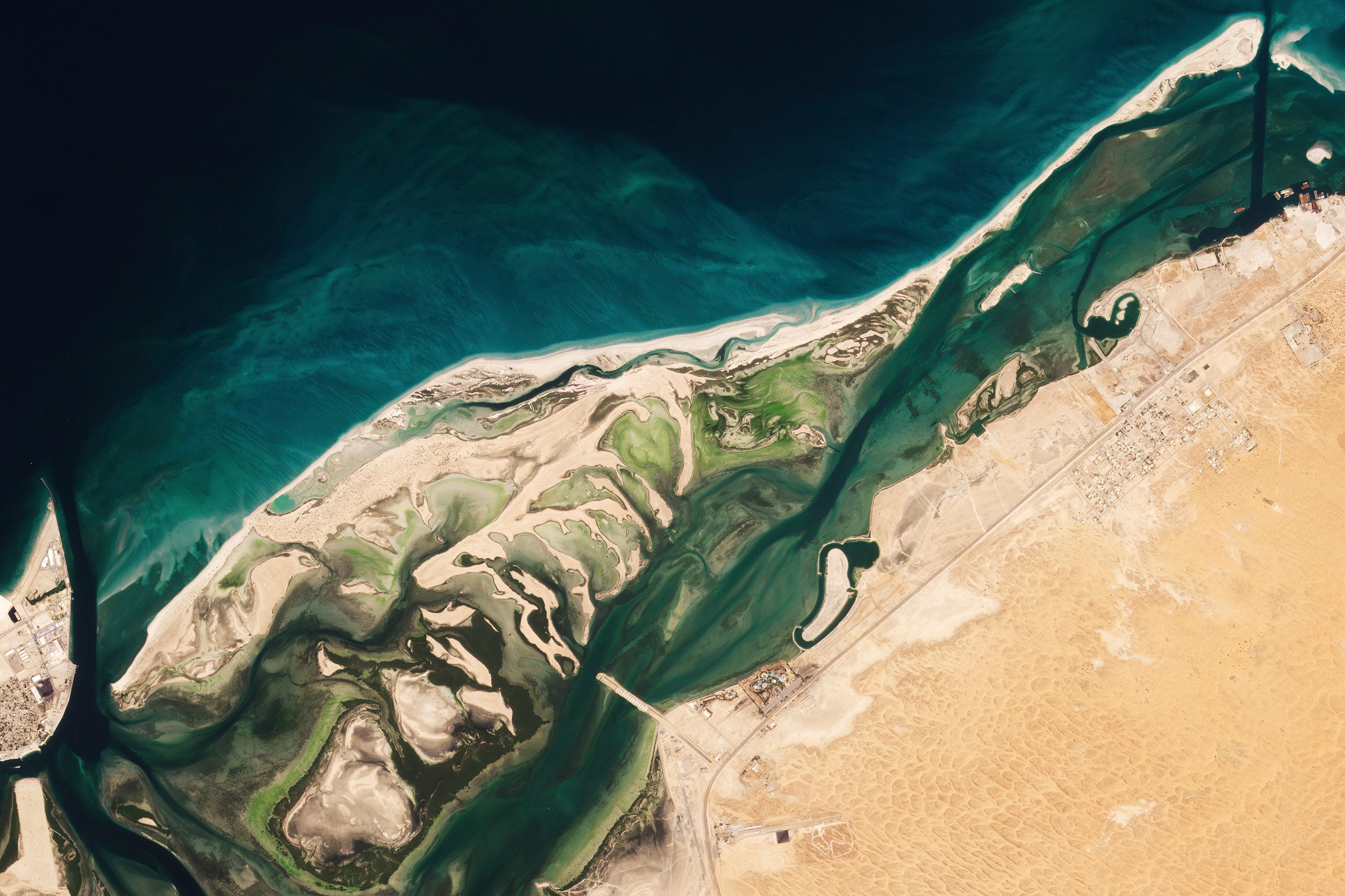 Жемчужный город страна. Персидский залив фото. Дубай залив. Аравийский остров. Персидский залив Дубай.