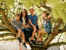 William and Kate demonstrate more relaxed family image with new Mother’s Day pictures