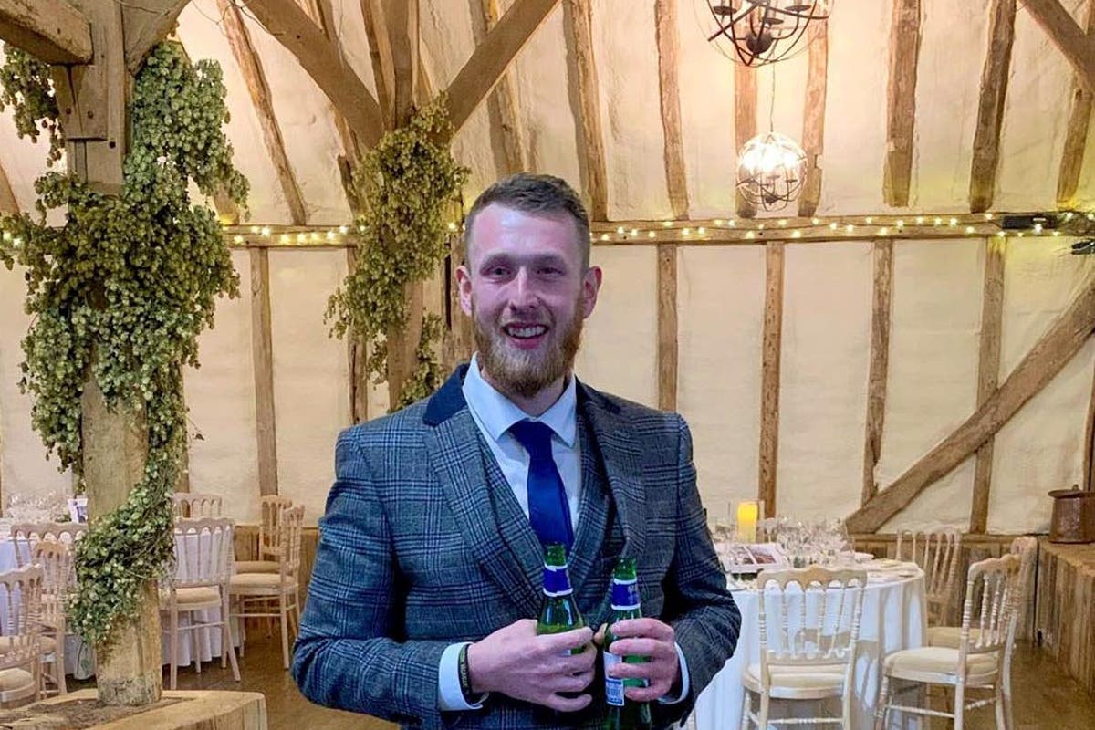 CCTV shows last moments of man killed by horse shoe after argument on train over loud music 