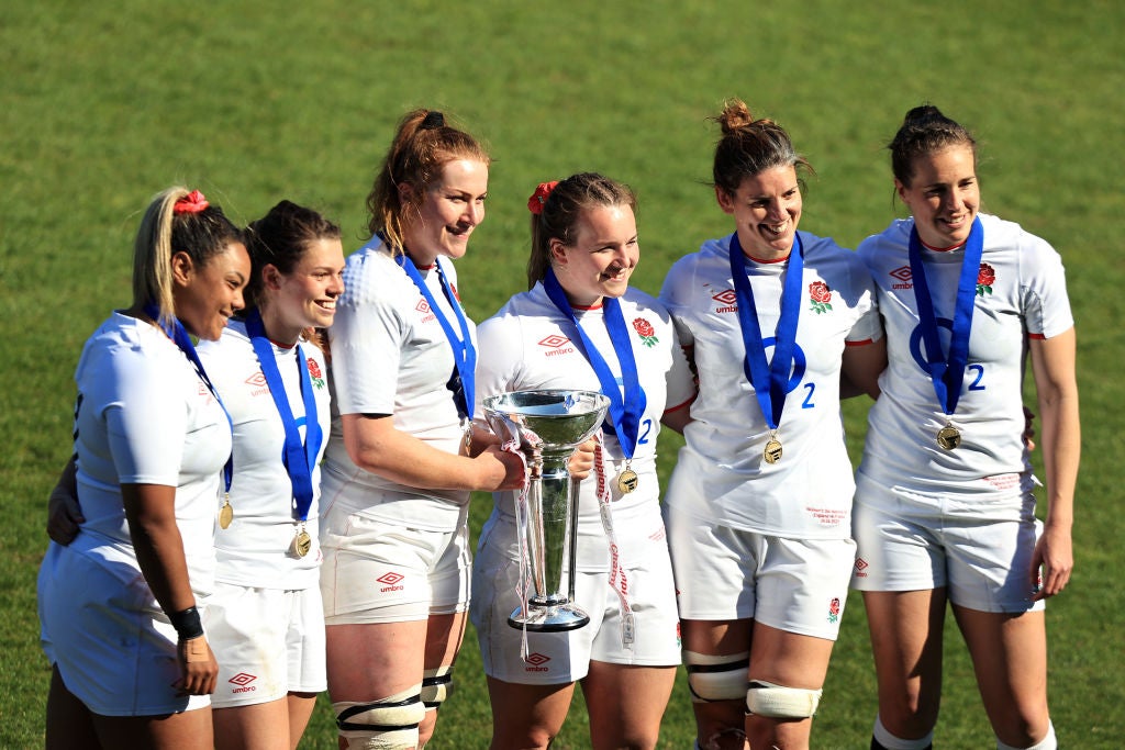 From left: Detysha Harper, Helena Rowland, Cath O’Donnell, Lark Davies, Sarah Hunter and Emily Scarratt pose with the Six Nations Trophy in 2021
