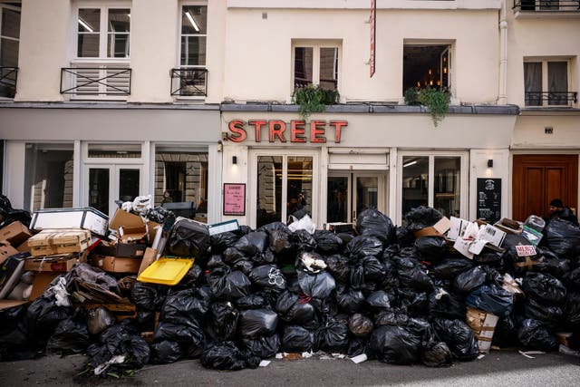 FRANCIA-CIUDAD DE BASURA