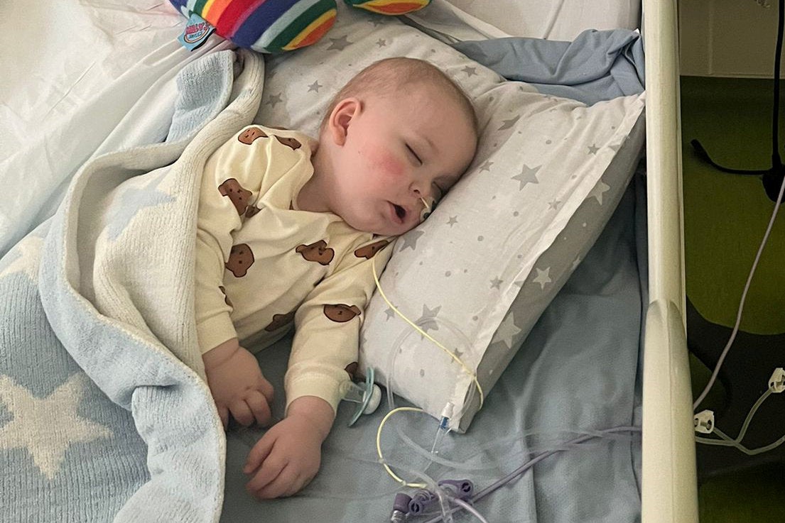Baby boy Bailey Kilbane lies in hospital bed