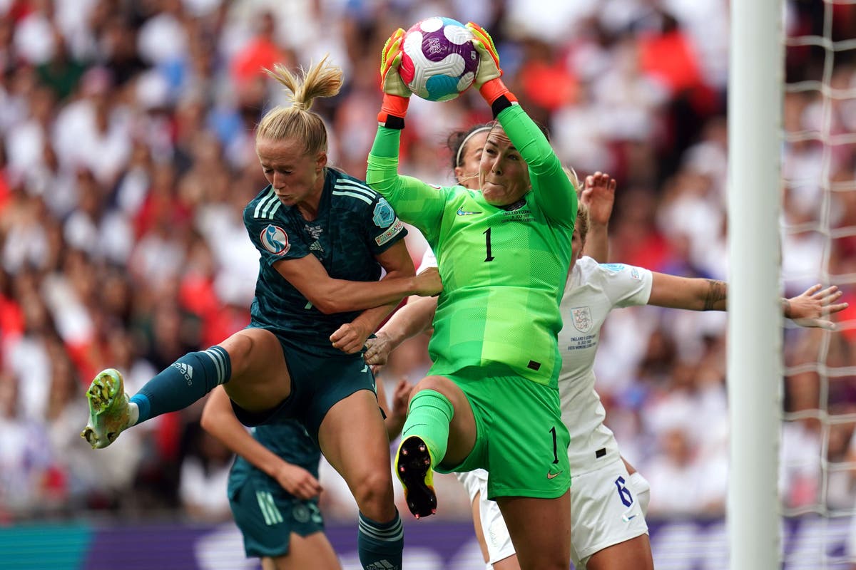 Arsenal suffer narrow loss in battling Champions League quarter-final first leg