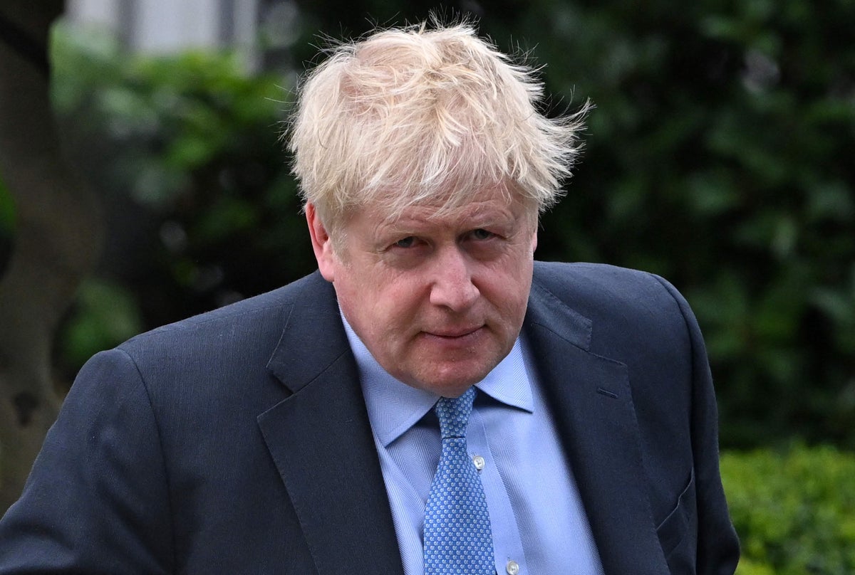 Boris Johnson – latest: Sunak facing PMQs as committee says ex-PM ‘allowed party culture’