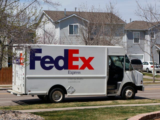 <p>Woman decide to FedEx her luggage instead of checking it in</p>
