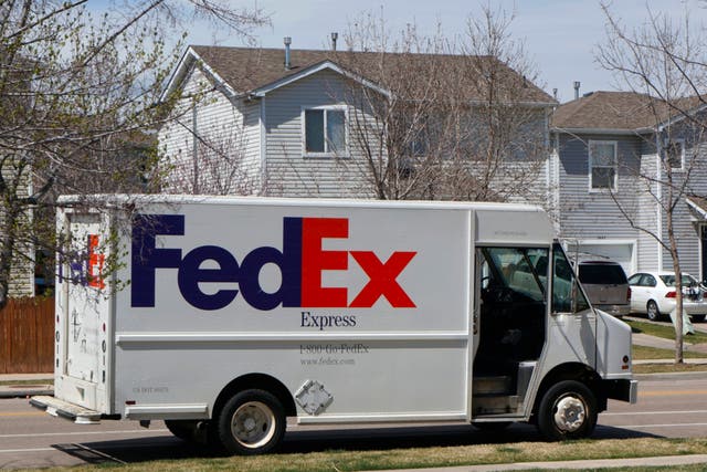 <p>Woman decide to FedEx her luggage instead of checking it in</p>