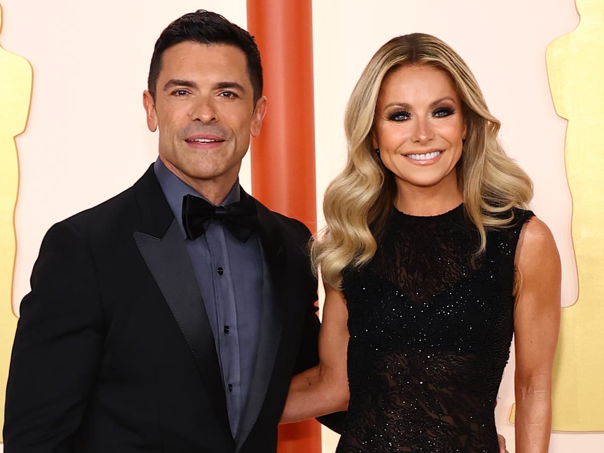 Live viewers applaud Kelly Ripa and husband Mark Consuelos’s ‘great chemistry’