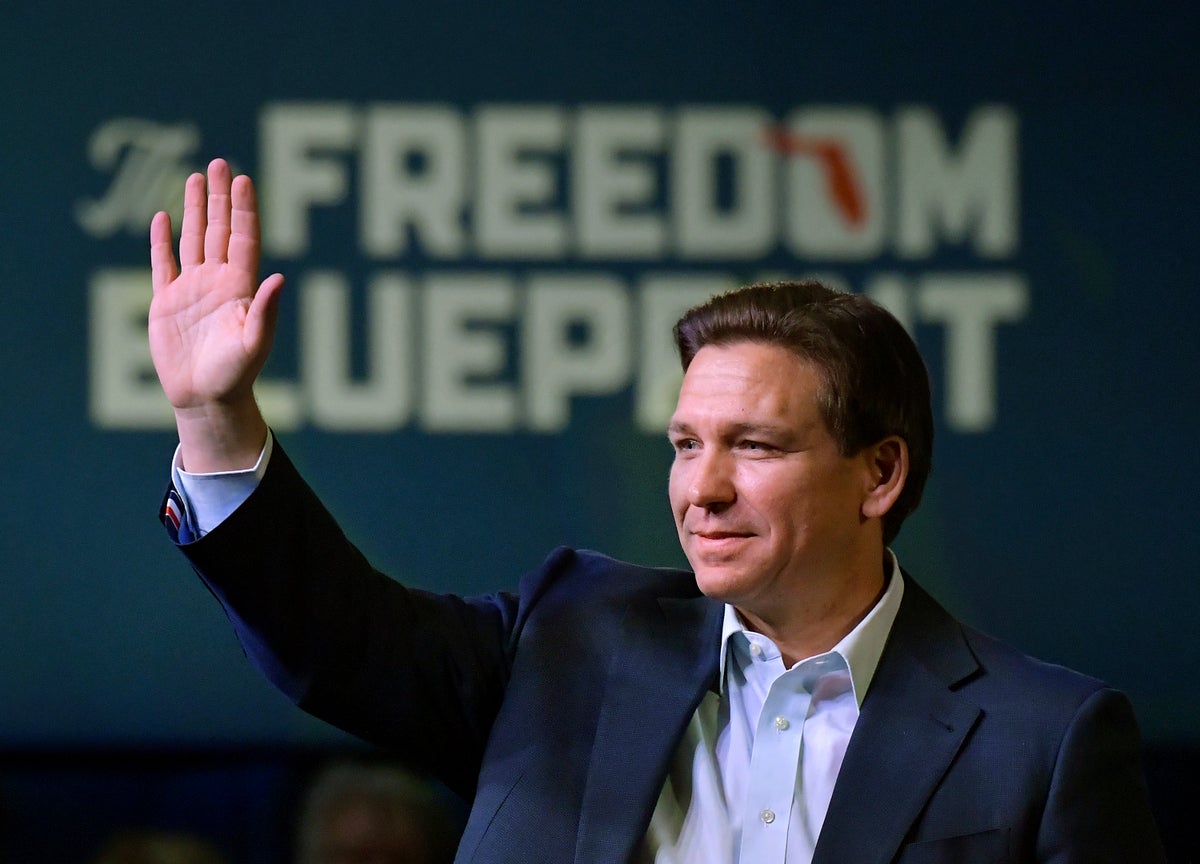 Ron DeSantis doesn’t recall eating pudding with three fingers on private flight