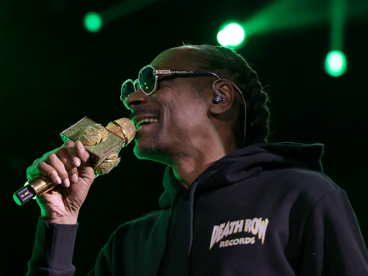 Snoop Dogg plays viral Just Eat advert during London show