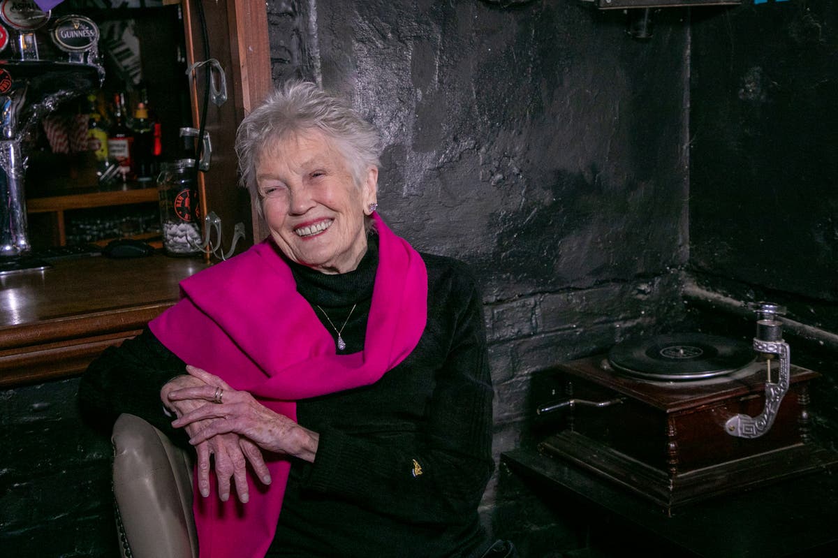 Folk singer Peggy Seeger revamps famous love song inspired by her in 1957