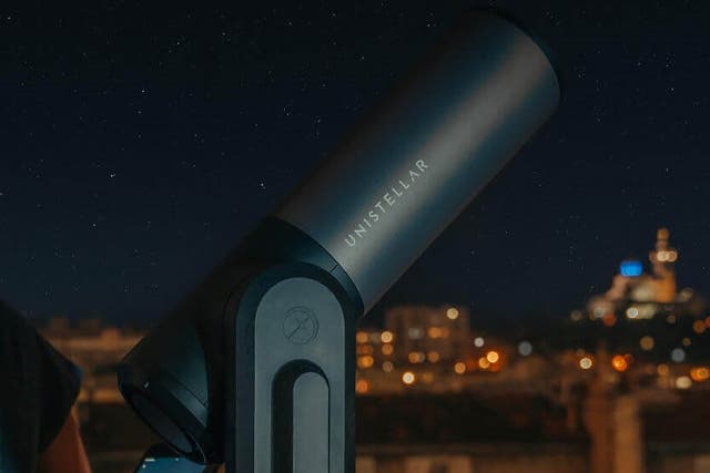 <p>The Unistellar eQuinox 2 features software to eliminate light pollution, allowing people in towns and cities to view galaxies and planets </p>