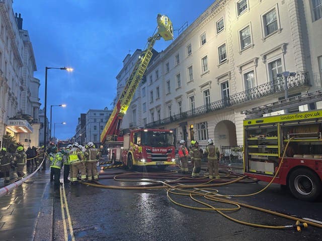 <p>Ten fire engines rushed to the blaze </p>