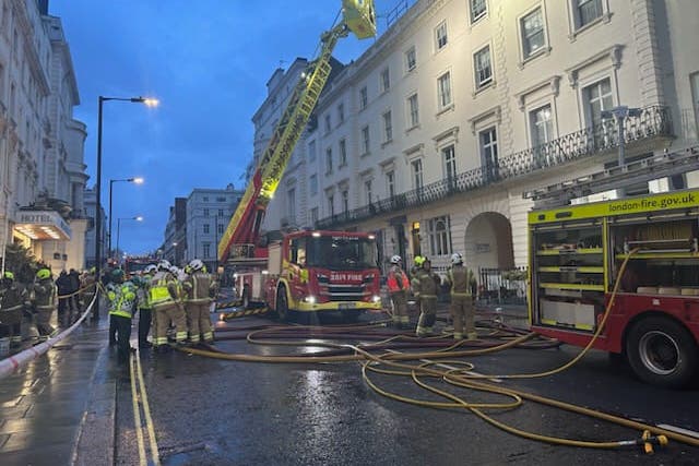 <p>Ten fire engines rushed to the blaze </p>
