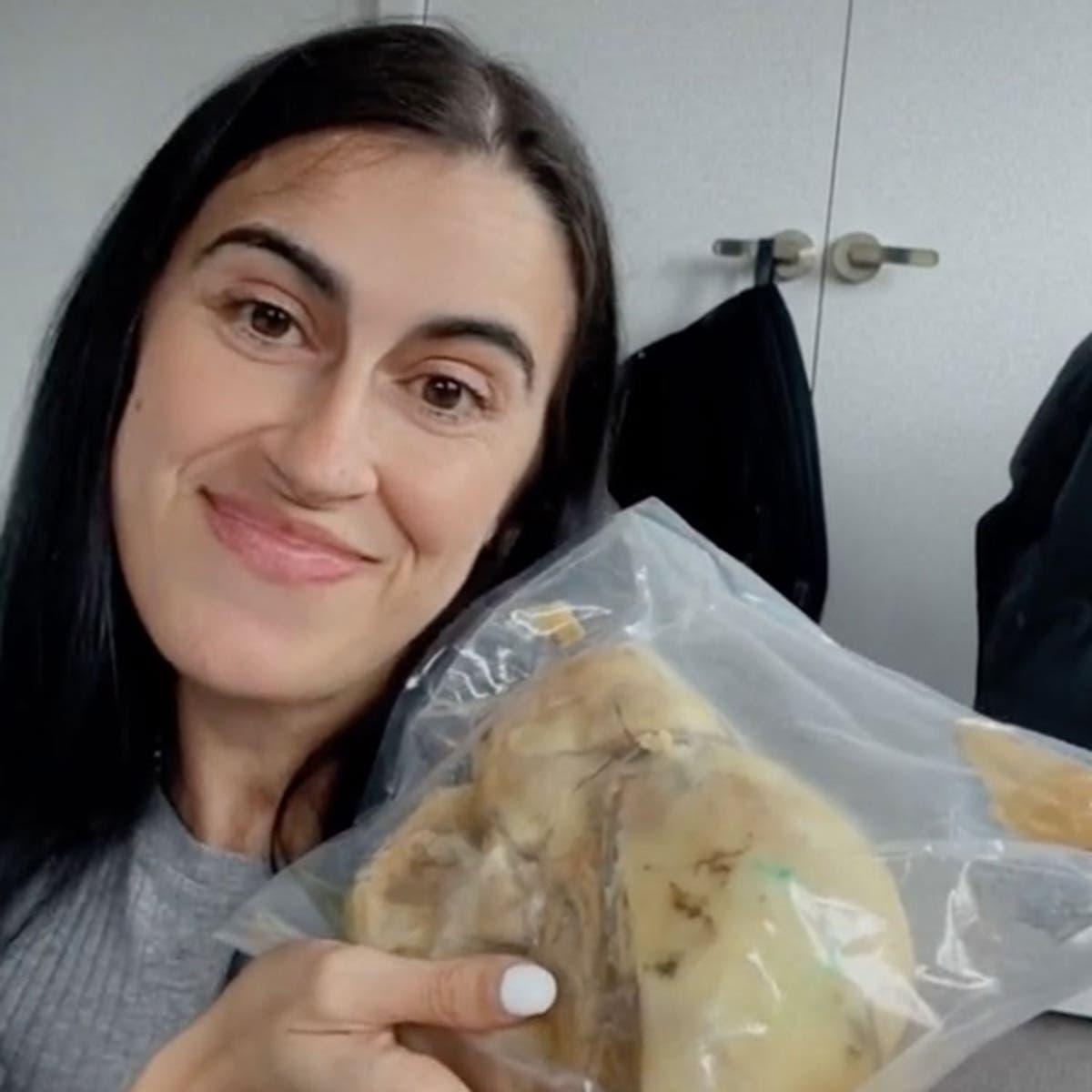 New Zealand influencer keeps heart in plastic bag after organ transplant