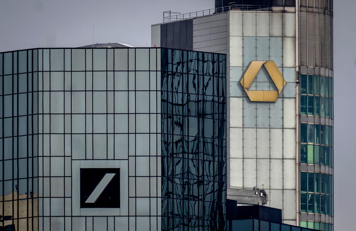 Deutsche Bank shares drop amid global jitters over banks