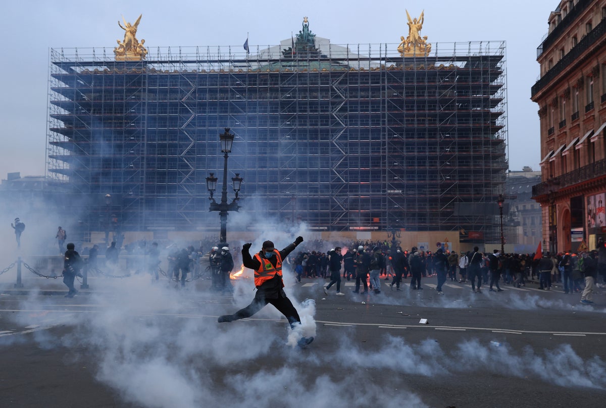 AP PHOTOS: New dangers as violence surges at French protests