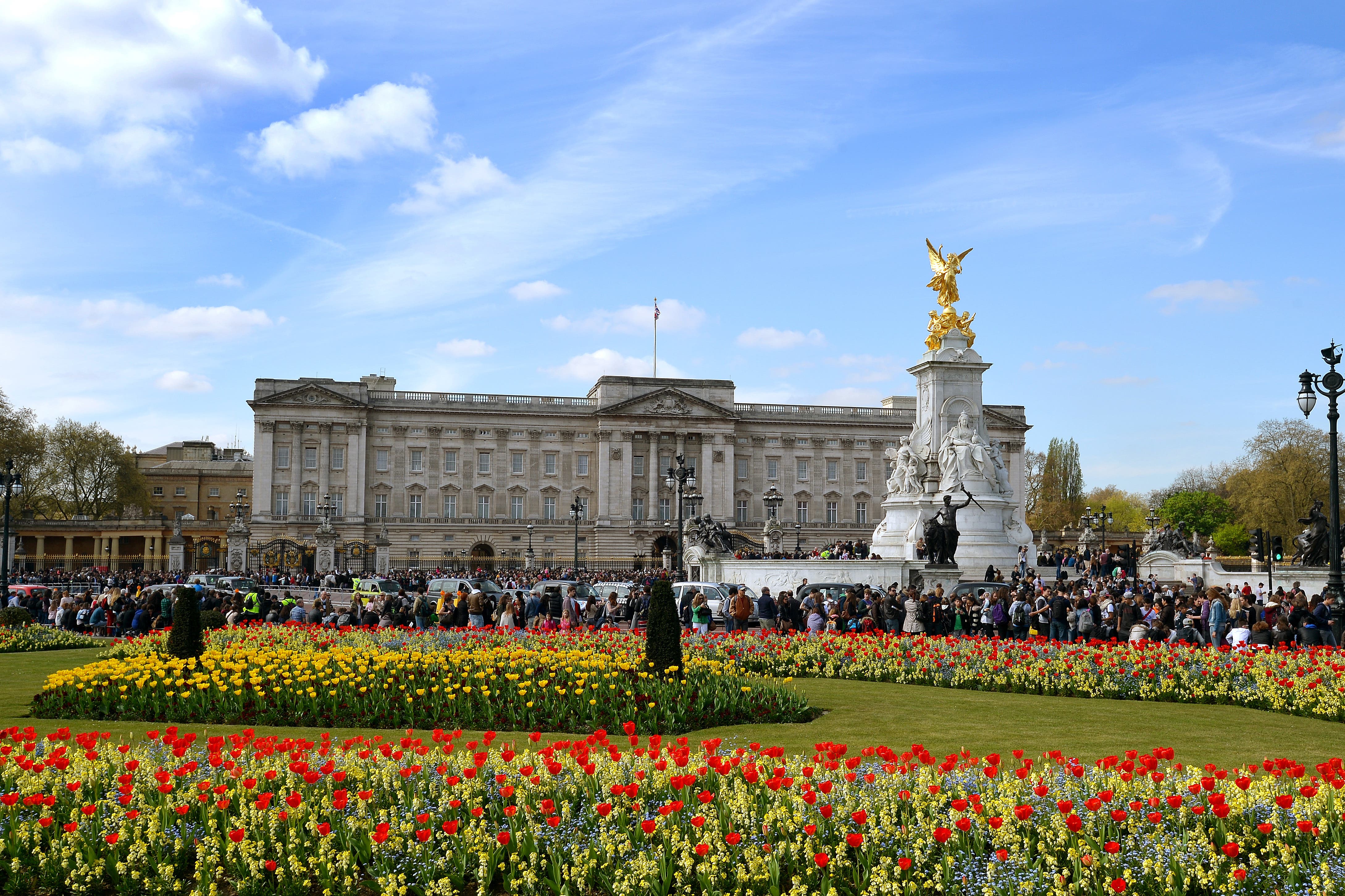 Emails between Buckingham Palace staff and NGN executives discuss ‘finding a resolution without lawyers’