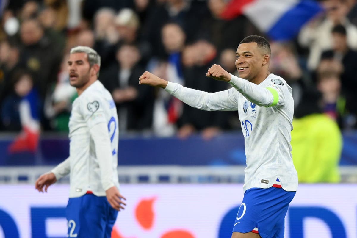 Kylian Mbappé scoort twee doelpunten en leidt Frankrijk naar Nederland in de Euro 2024-kwalificatiewedstrijden