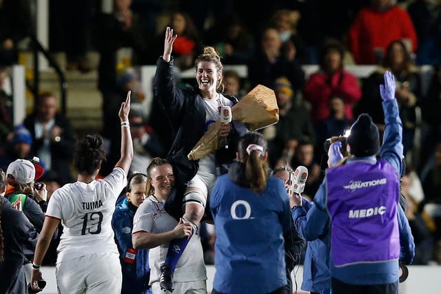 <p>Sarah Hunter celebrates with her teammates after announcing her England retirement </p>