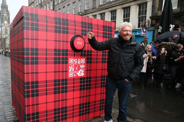 <p>Virgin boss Richard Branson surprised passers-by in Edinburgh</p>