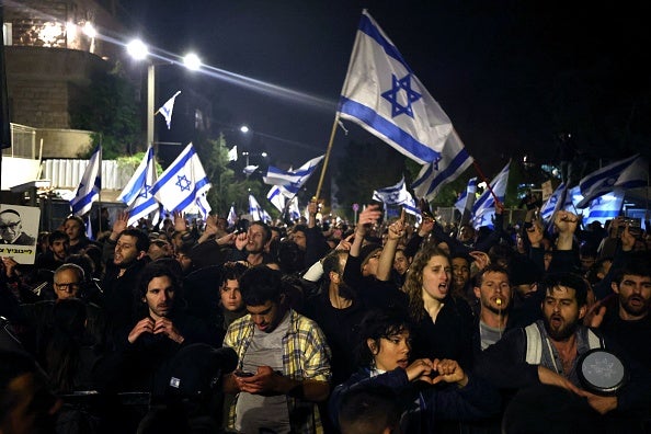 Thousands take to the streets in Israel after Netanyahu sacks defence ...