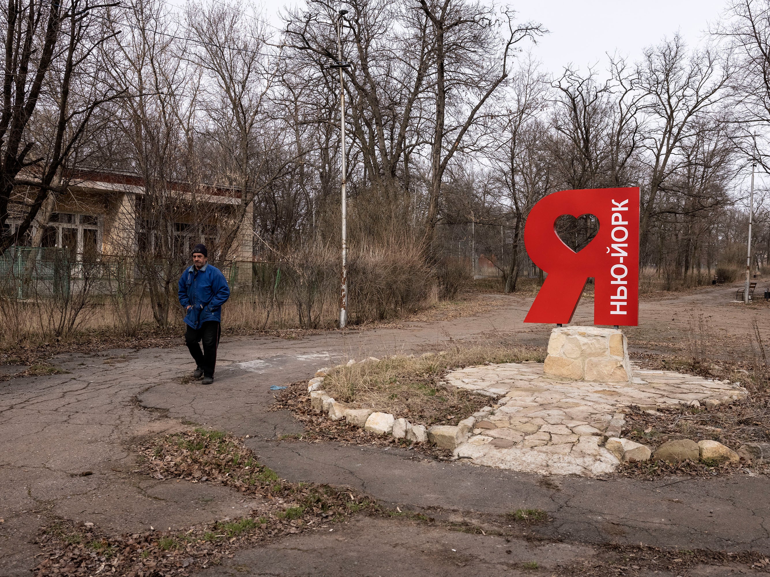 A sign that reads ‘I Heart Niu-York’ stands in the town on 21 March