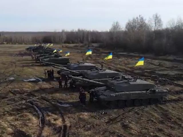 <p>British-supplied Challenger 2 tanks in Ukraine, which are being donated along with ammunition and spares</p>