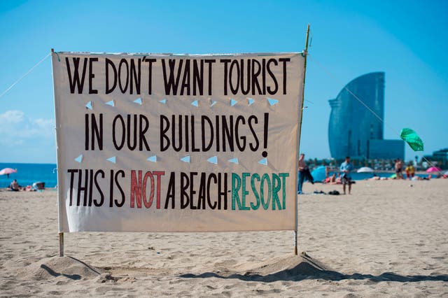 <p>Anti-tourism banners in Barcelona </p>