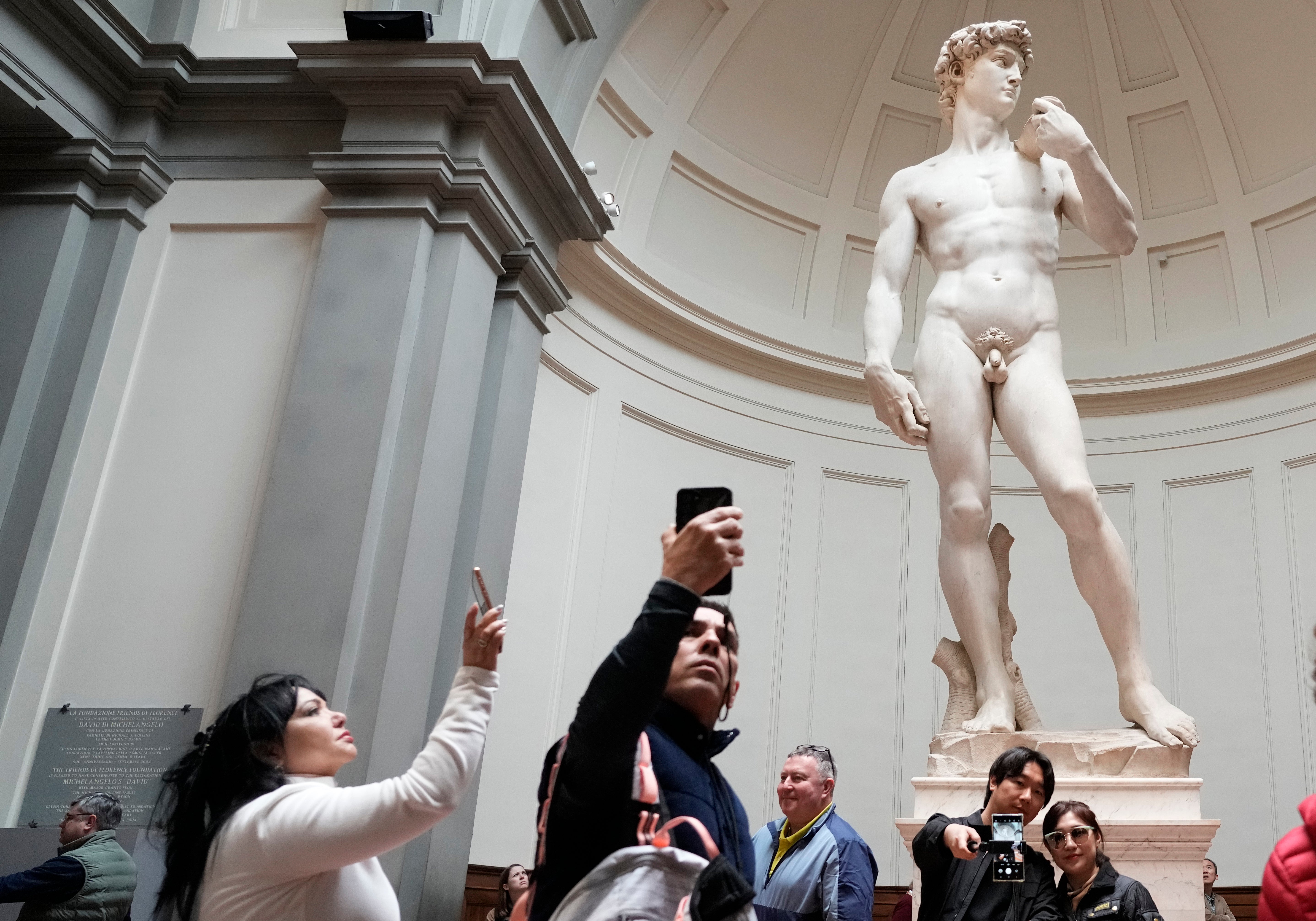 plyndringer Gymnast skuffe Tourists flock to see Michelangelo's statue of David after Florida  censorship row | The Independent