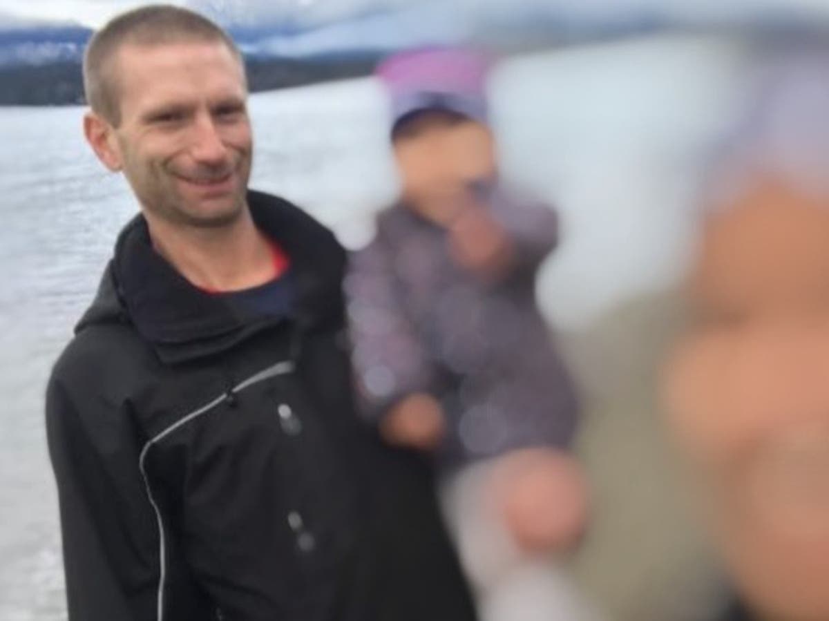 Father stabbed to death at Vancouver Starbucks after asking man not to vape near his daughter