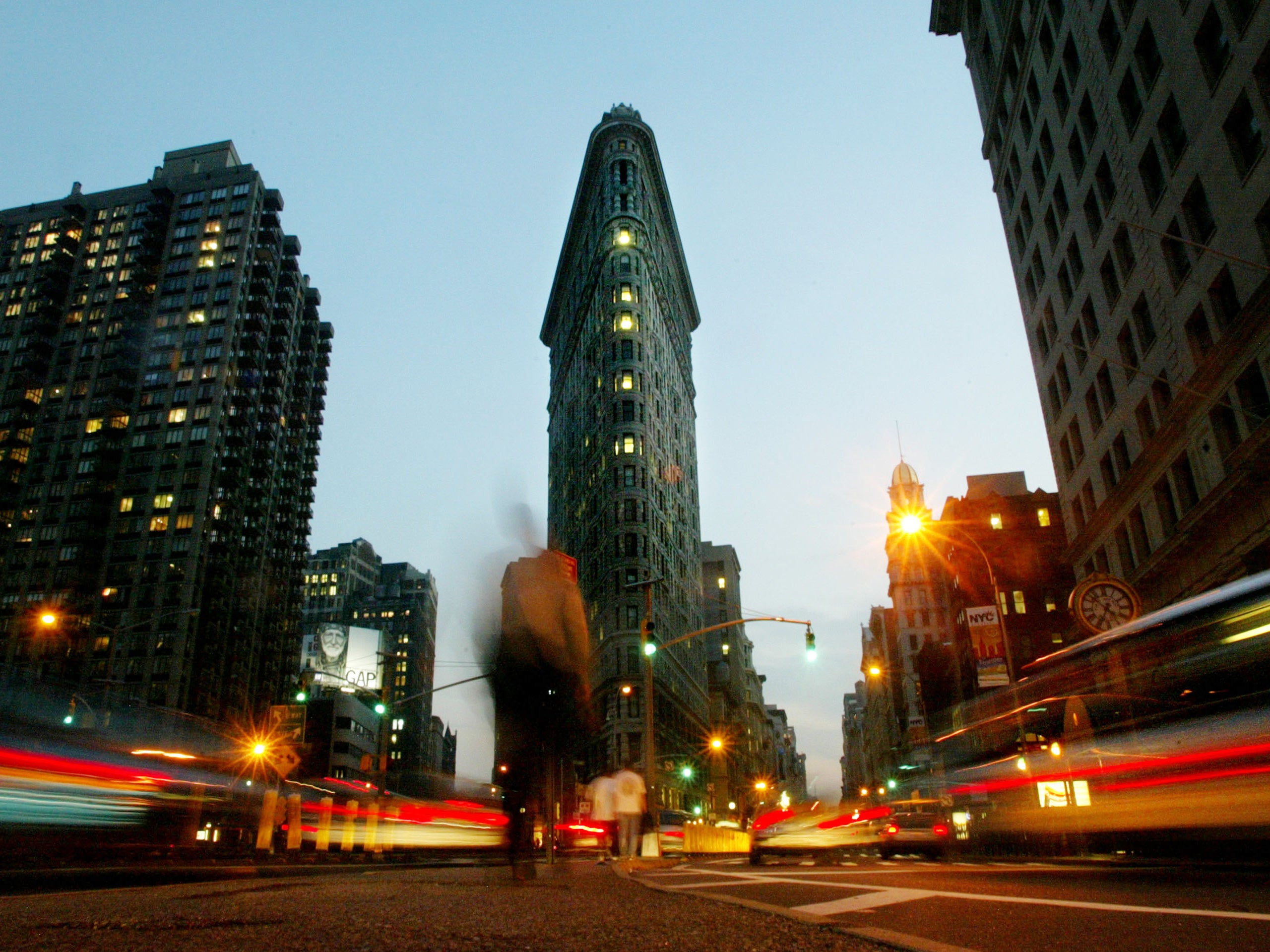 New York's Flatiron Building Sale Thrown Into Confusion by Lack of Down  Payment